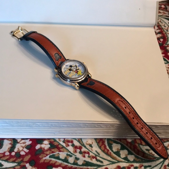 Lorus Mickey Mouse Club Watch - Picture 2 of 5